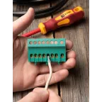 Шина 0 PE (6х9мм) 8 отверстий латунь зеленый изолированный корпус на DIN-рейку PROxima