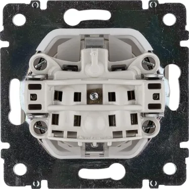 VALENA Розетка с заземлением со шторками с крышкой в рамку слоновая кость