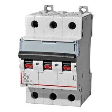 Выключатель автоматический трехполюсный 4А C DX3-E 6kA/6kА
