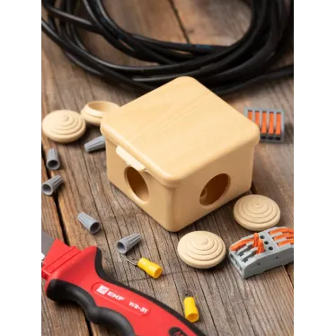 Коробка распаячная КМР-030-036 пылевлагозащитная, 4 мембранных ввода (73х73х49) светлое дерево PROxima