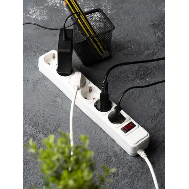 Фильтр сетевой 6x3м 16А/3.2кВт с выключателем с заземлением ПВС 3х1.0 Блокбастер XL PROxima