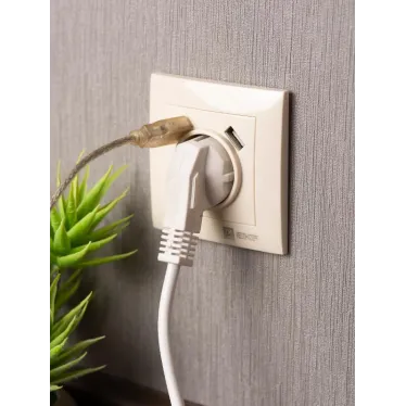 Валенсия розетка 1-местная с/з 16А кремовая с защ. штор. с 2 USB 2,1А