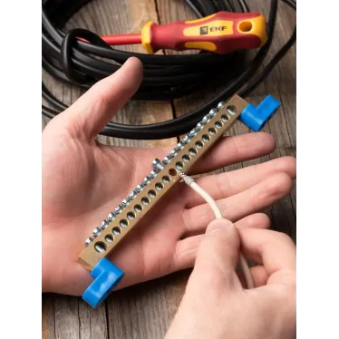 Шина нулевая 8х12мм 125А 20 отверстий 2 изолятора стойка латунь