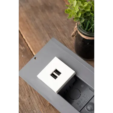 Розетка USB, сила тока 2.1 А (2 гнезда) без индикатора