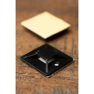 Площадка самоклеящаяся (40х40 мм) черная (100 шт)