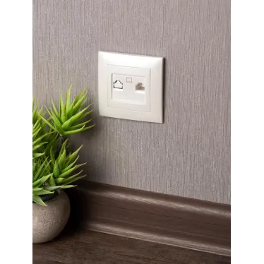 Валенсия лицевая панель розетки RJ-45 1-местная жемчуг