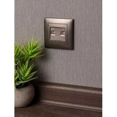 Валенсия лицевая панель розетки RJ-45 2-местная графит