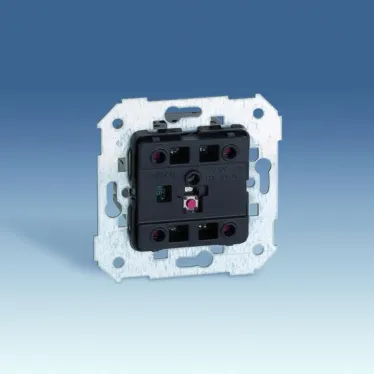 Контроллер освещения сценарный, 230В, S82,82N, механизм