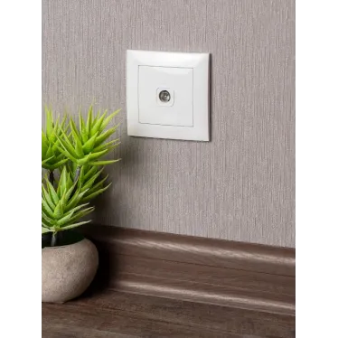 Валенсия розетка телевизионная 1-местная проходная 14дБ-240МГц белая