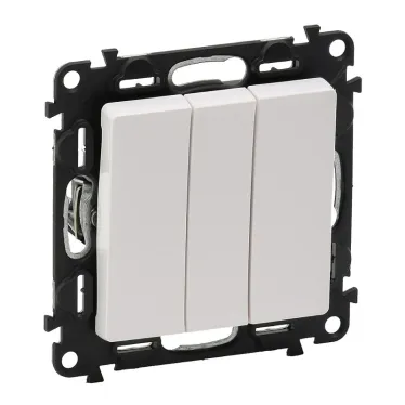 Valena LIFE Выключатель трехклавишный 10АХ 250В с лицевой панелью Винтовые зажимы Белый