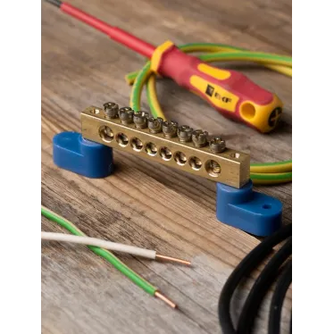 Шина нулевая 8х12 мм 125А 8 отверстий 2 изолятора стойка латунь