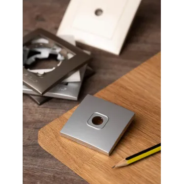 Валенсия лицевая панель розетки TV 1-местная 75Ом 5-862МГц сталь