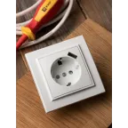Розетка 1-местная СП с/з Минск 16А белая с защитными шторками с USB