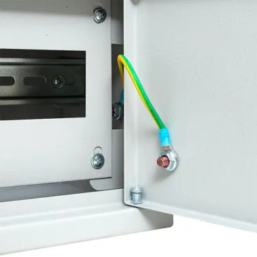 Щит учетно-распределительный навесной ЩУРн-3/15 с замком с окном IP31 БУР-3/15И