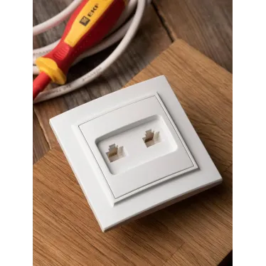 Розетка Минск RJ-45+Phone СП белая
