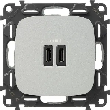 Valena ALLURE.Зарядное устройство с двумя USB-разьемами тип С-тип С 240В/5В 3000мА.С лицевой панелью.Цвет Алюминий