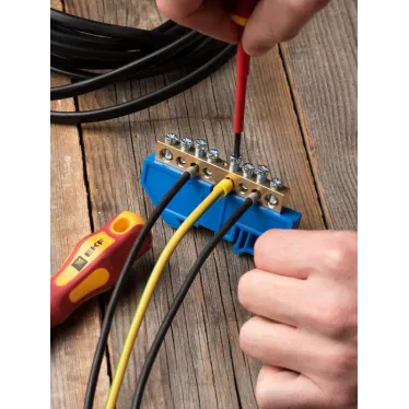 Шина нулевая 8х12мм 125А 8 отверстий изолятор на DIN-рейку латунь PROxima