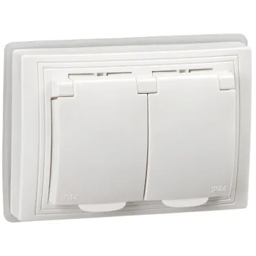 Розетка 2-местная KVARTA с заземлением с защитными шторками с крышкой 16А IP44 РСбш12-3-КБ-44 белая