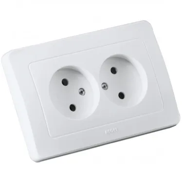 Розетка двойная скрытая со шторками белая