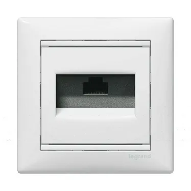 VALENA Розетка компьютерная RJ45х1 UTP белая