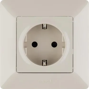 Valena LIFE Розетка силовая 2К+З 16А 250В с лицевой панелью винтовые зажимы слоновая кость