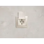 VALENA Розетка с заземлением в рамку с крышкой белая