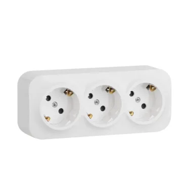 Quteo розетка тройная с заземлением с защитными шторками 16 A 250 IP 20 Белая