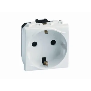 BRAVA Розетка двойная с заземлением со шторками бежевая