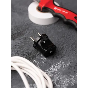 Вилка прямая без заземления черная 6А 250В