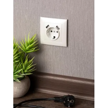 Валенсия лицевая панель розетки 1-местной с/з 16А жемчуг с защ. штор. с 2 USB 2,1А