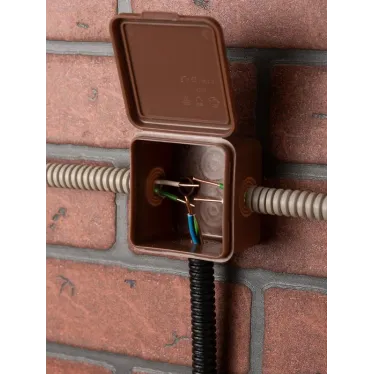 Коробка распаячная КМР-030-037 пылевлагозащищенная без мембранных вводов (73х73х49) тёмное дерево PROxima