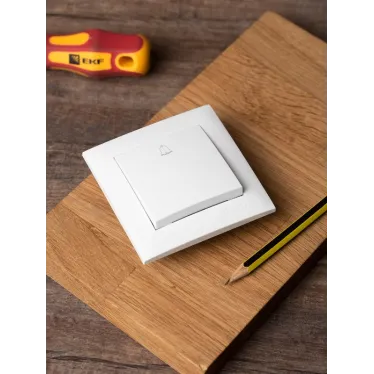 Валенсия кнопка звонка 10А белая