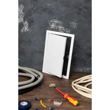 Люк ревизионный пластик с нажимным замком 200х300 Basic