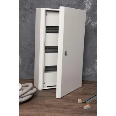 Щит распределительный навесной ЩРн-36з с замком IP54