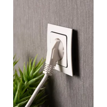 Стокгольм Рамка 1-местная белая с линией цвета черный