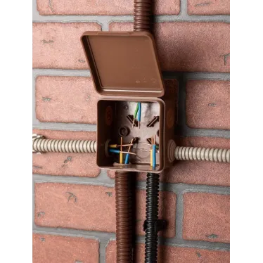 Коробка распаячная КМР-030-031 с крышкой (83х83х54) 7 мембранных вводов тёмное дерево IP54 PROxima