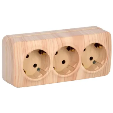 GLORY Розетка трехместная наружная с заземлением сосна