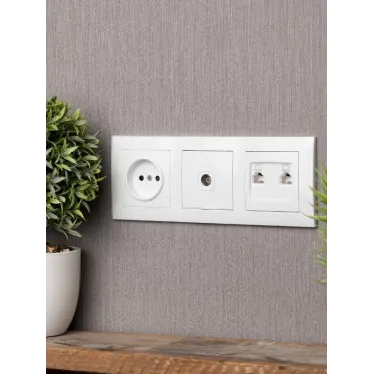 Валенсия рамка 3-местная белая