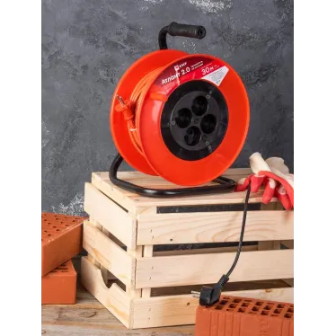 Удлинитель на катушке Атлант 2.0 4 гнезда 30м без заземления ПВС 2x0.75 6А/1.3кВт PROxima