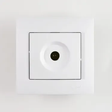 KARINA Розетка ТВ проходная белая (10шт/120шт)