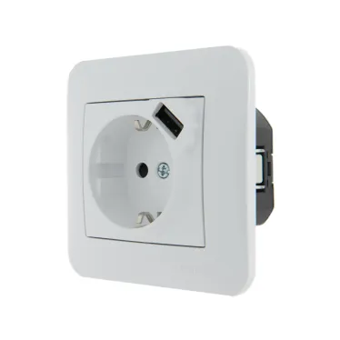 KARINA Розетка с/з + USB разъём белая (10шт/120шт)