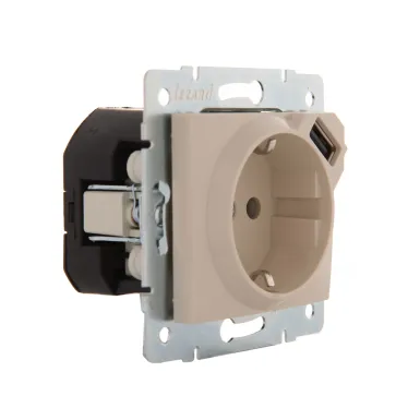 KARINA Розетка с/з + USB разъём крем (10шт/120шт)