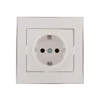 RAIN Розетка с заземлением керамика белая с боковой вставкой хром