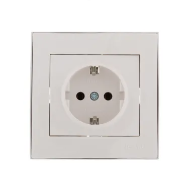 RAIN Розетка с заземлением керамика белая с боковой вставкой хром