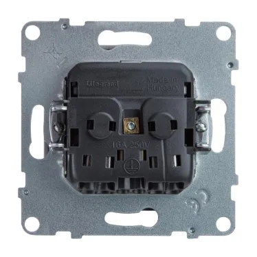 SUNO Силовая розетка 2К+З 16А 250В. С крышкой IP21. С защитными шторками. Безвинтовые зажимы Цвет "Алюминий" | 721327 | Legrand