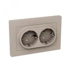 Механизм розетки двойной 16А с заземлением со шторками с рамкой кремовый Эпика EKF