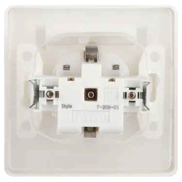 Розетка Intro 7-209-01 Style 2P+E Schuko с крышкой штор., 16А-250В, IP44, СУ, белый