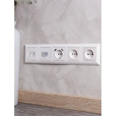 BRITE Рамка 5 постов РУ-5-Бр белый/белый IEK