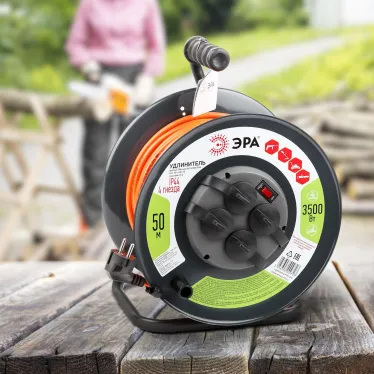 Удлинитель силовой RMx-4es-3x1.5-50m-IP44 на м. катушке c/з 4 гн 50м ПВС 3х1.5 RMx-4es-3x1.5-50m-IP44