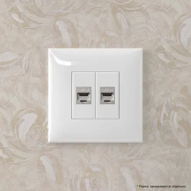 Avanti Компьютерная розетка RJ-45 без шторки в стену, кат.6А двойная экранированная, Белое облако